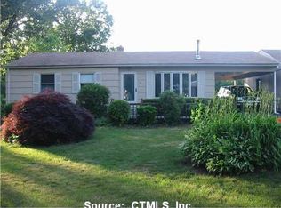 16 Robin Rd, Windsor Locks, CT 06096