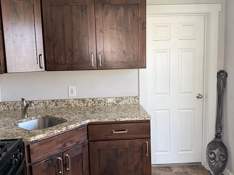 337 N Marion St — Photo 9