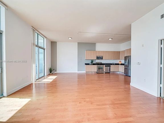 5th image of 2100 Van Buren St APT 409