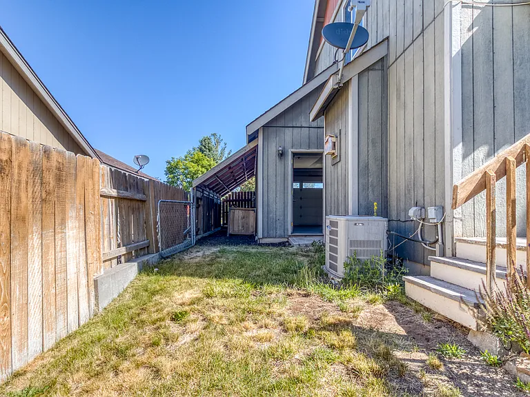 2765 NE Faith Dr — Photo 22