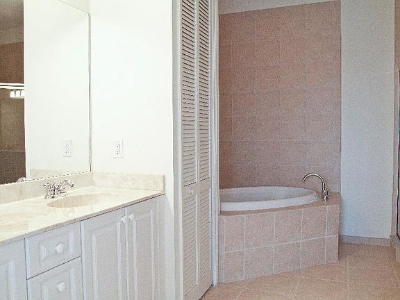 4th image of 4517 Dalmahoy Ct APT 403