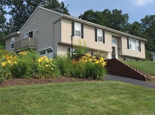 3 Hockanum Ct, Beacon Falls, CT 06403