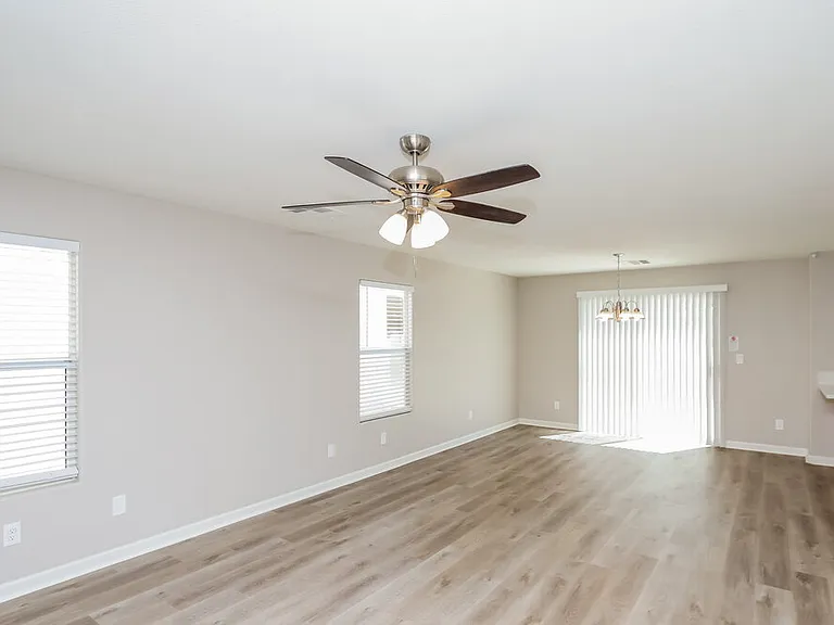 9522 Green Spruce St — Photo 6