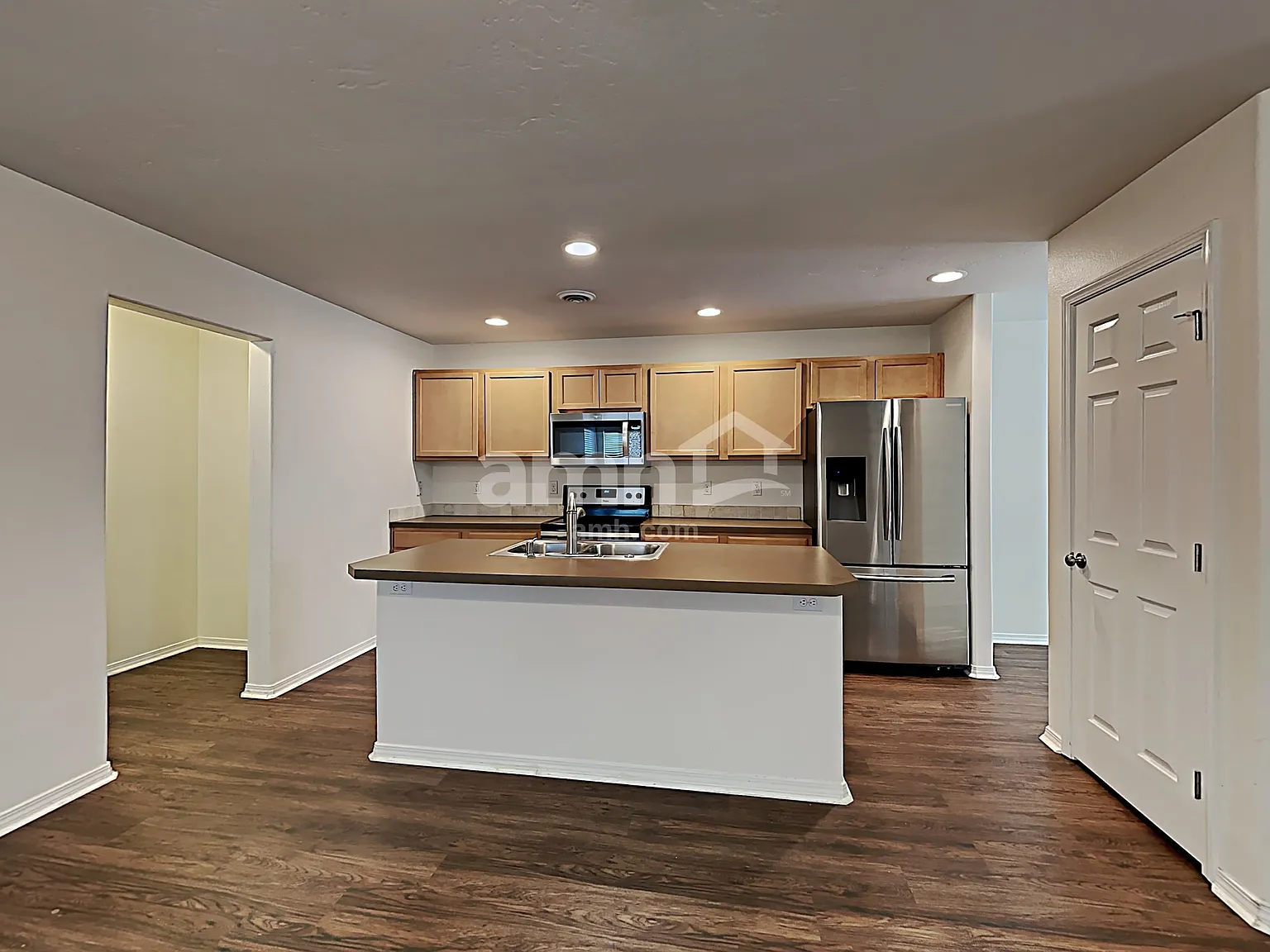 3 bed, 2.5 bath, 1751 sqft, $2,470 — Photo 4