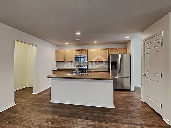 4th image of 724 N Carisbrooke Ave