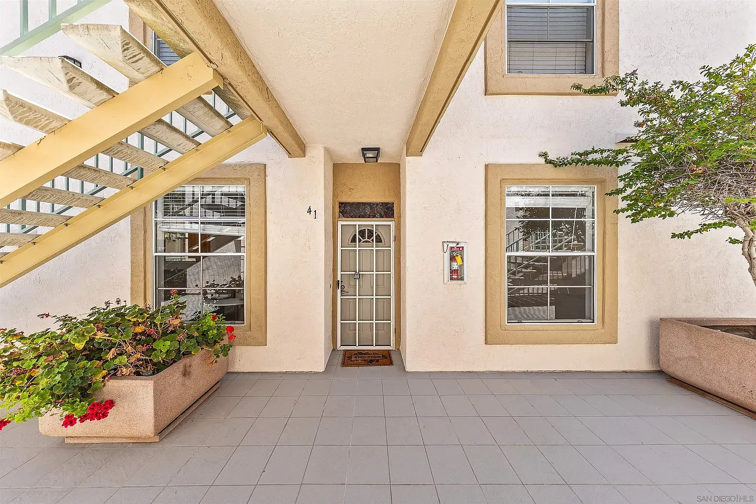 2 bed, 831 sqft, $2,600 — Photo 3