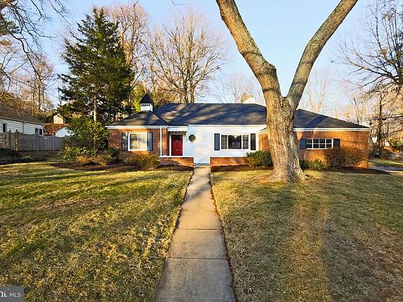 2nd image of 3900 Rose Ln