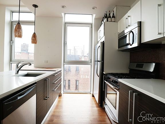 4th image of 31 Kosciuszko St APT 5A