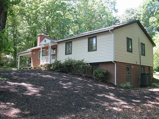 670 Ridgemont Rd photo 1