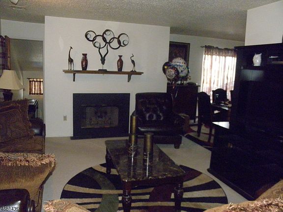 2nd image of 60 Buchanon Ct