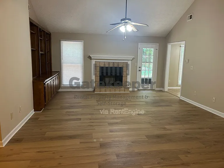 210 Buckeye Ln — Photo 3