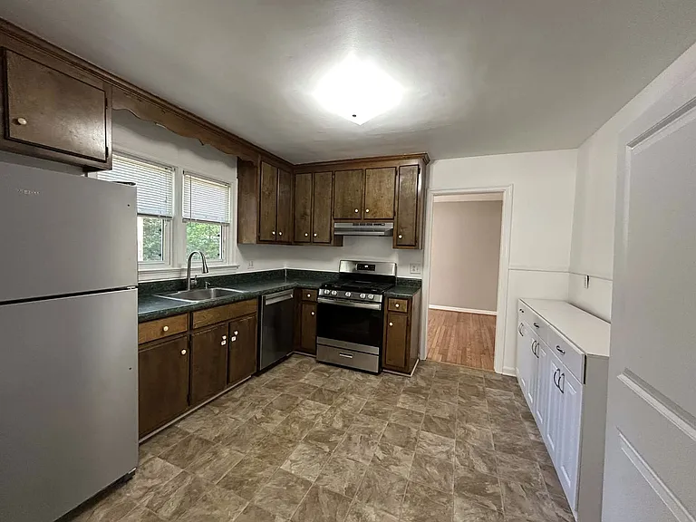 9 Corbin Dr — Photo 3