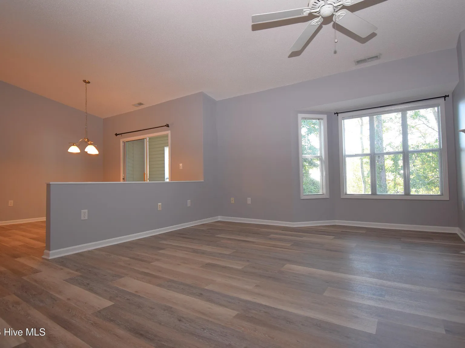 2 bed, 2.0 bath, 1400 sqft, $1,350 — Photo 2