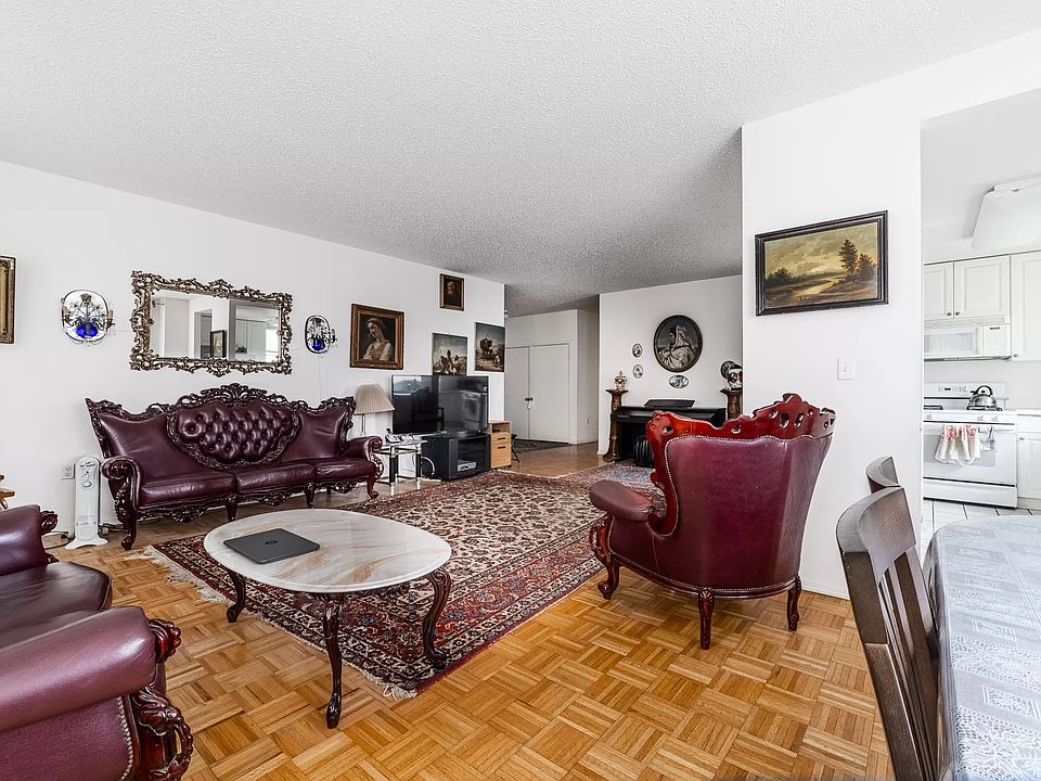 1st image of 40 Oceana Dr W APT 3C