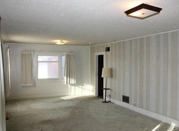 4th image of 2458 Elm Ave