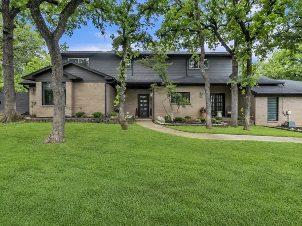 900 Pioneer Cir E, Argyle, TX 76226