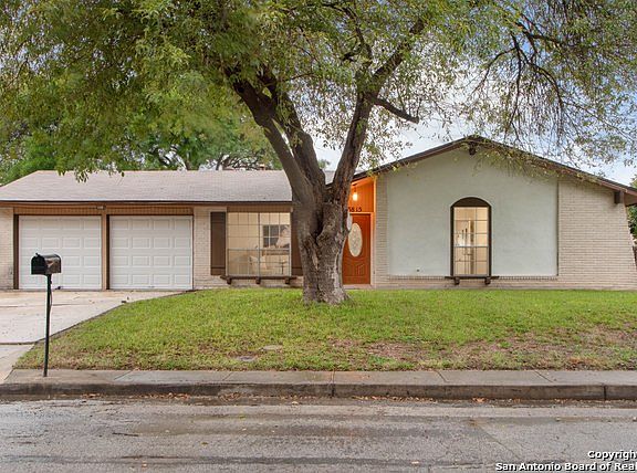 2nd image of 3815 Petry Dr