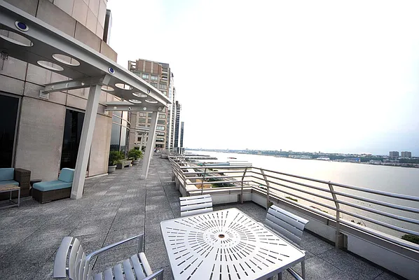 Sold by Viza Group, Inc | media 38