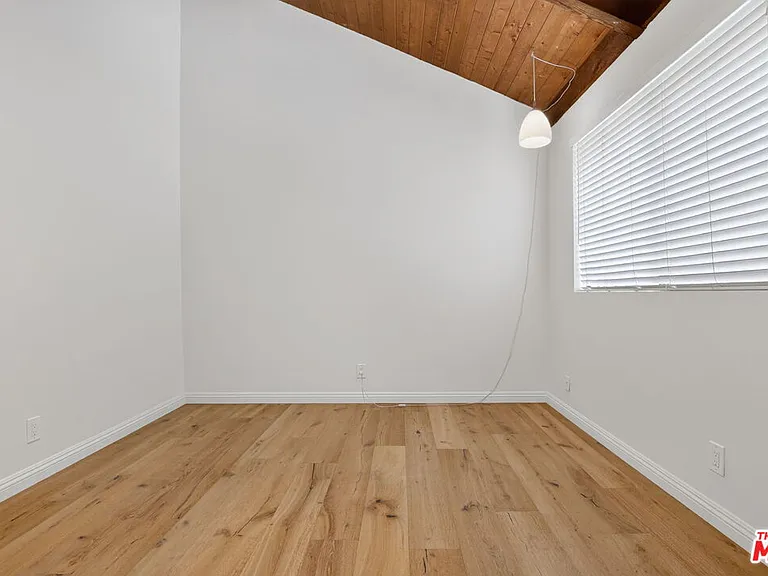 8611 Burton Way #4 — Photo 57