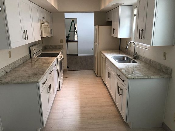 2nd image of 1811 E Vinedo Ln