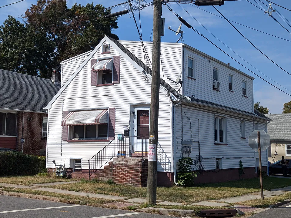 66 Caroline St #2
