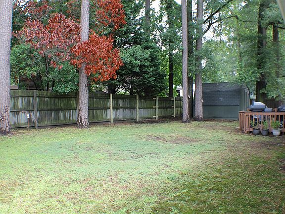 Big yard w/privacy fence