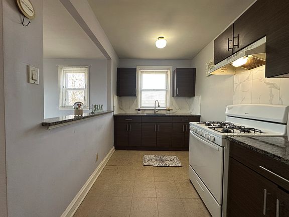 2nd image of 4221 Devereaux St #2