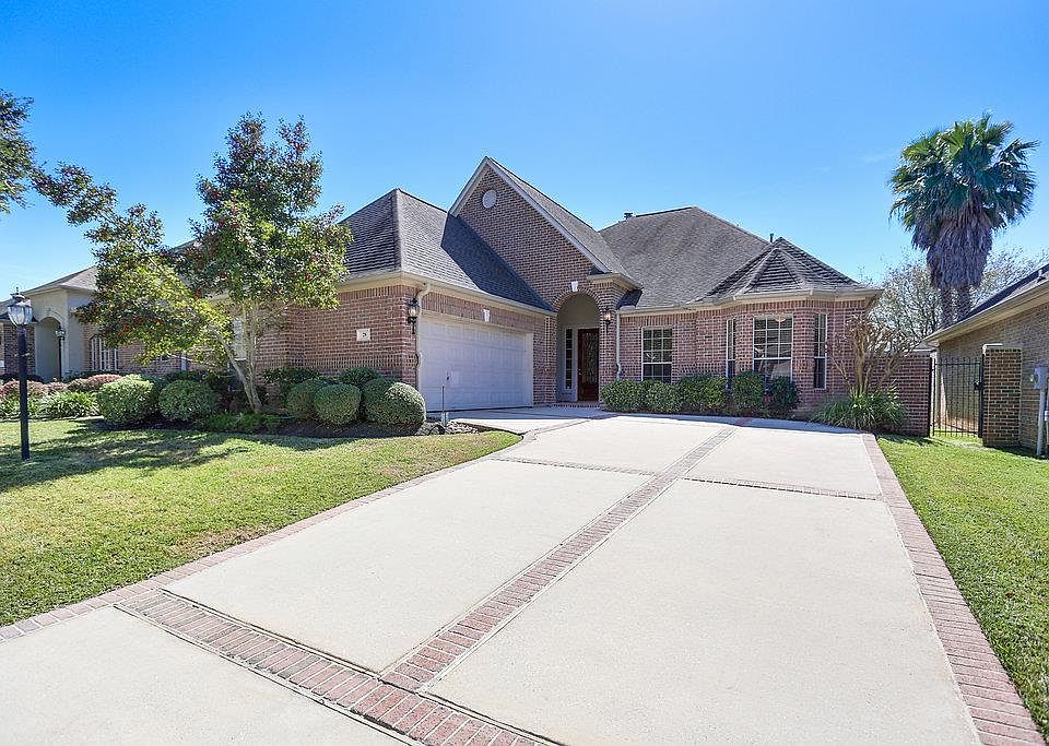 1st image of 28 Carmel Ct