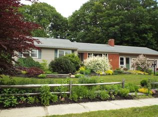 46 Ridgewood Dr, Burlington, VT 05408