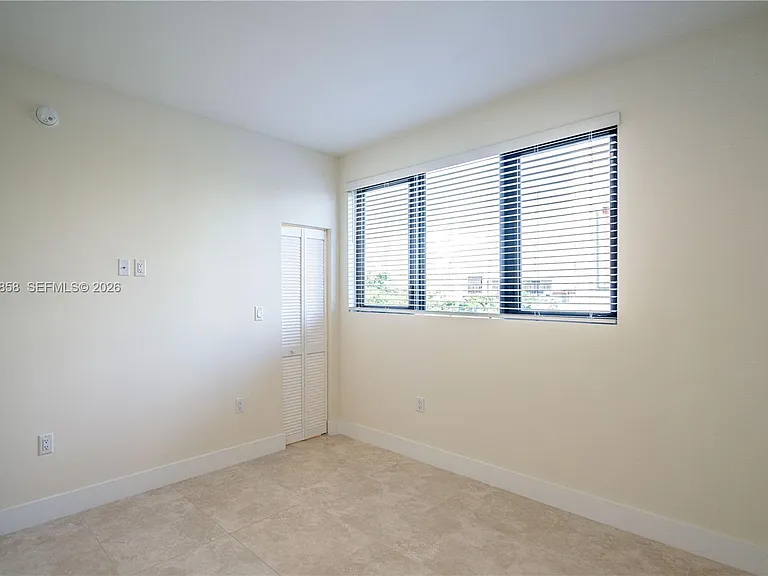 1091 Galiano St #404 — Photo 17