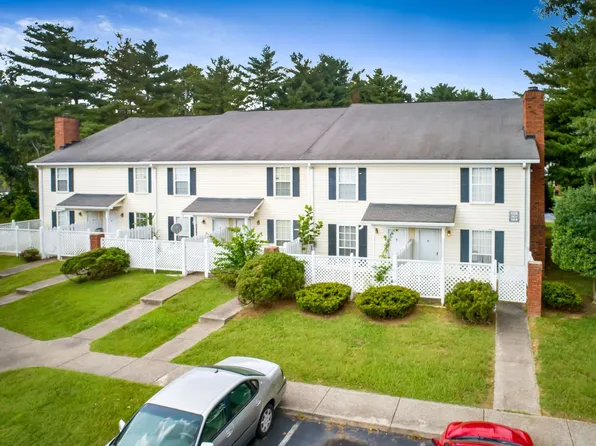 Tusculum Square Apartments and Townhomes