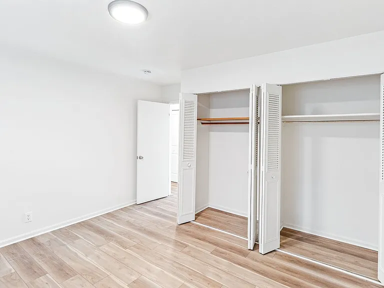 Foreman Apartments — Photo 26