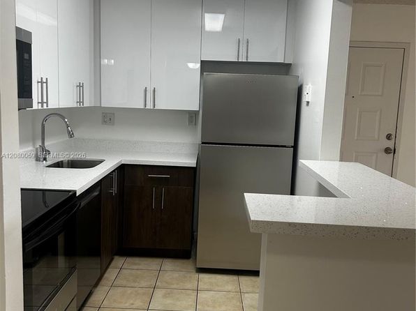 7180 NW 179th St APT 211