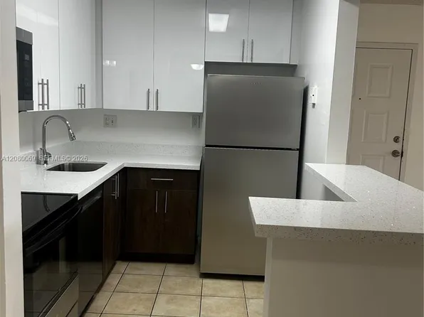 7180 NW 179th St APT 211, Hialeah, FL 33015
