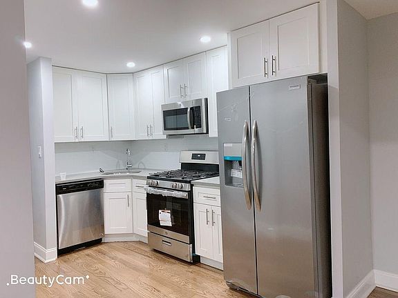 2nd image of 920 E 58th St #2