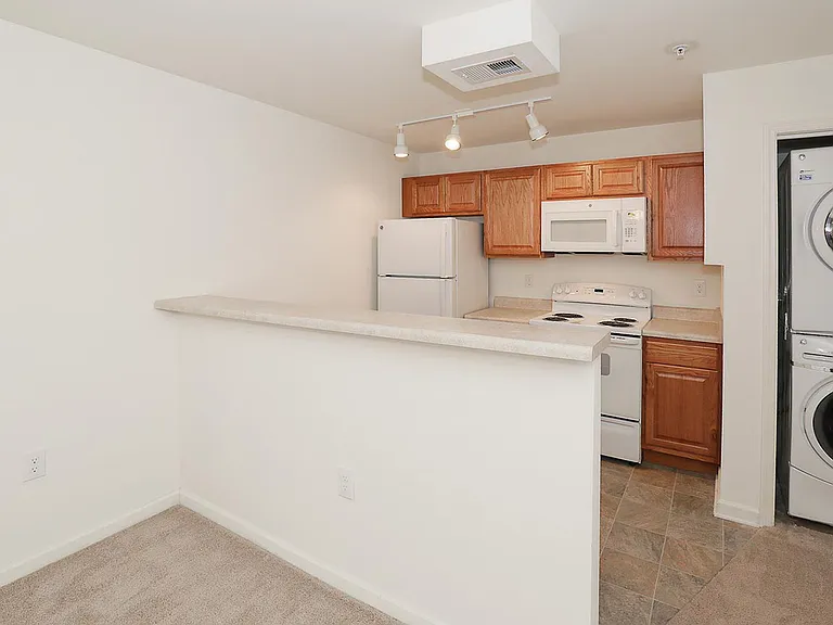 2201 Spring Garden St — Photo 10