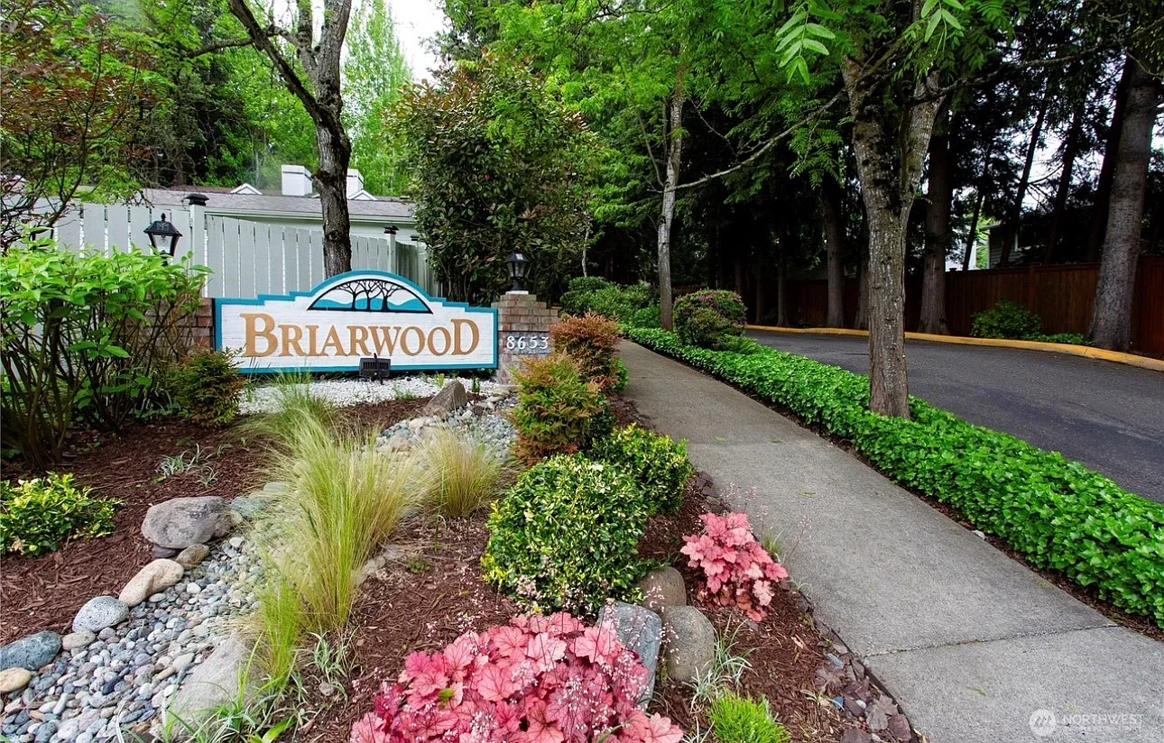 3 bed, 1084 sqft, $2,500 — Photo 1