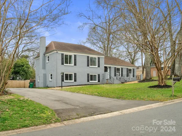 7041 Foxworth Dr, Charlotte, NC 28226