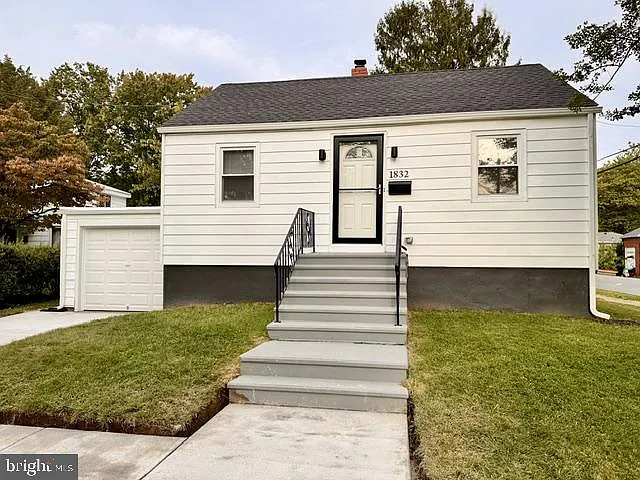 2 bed, 1.0 bath, 770 sqft, $2,400 — Photo 1