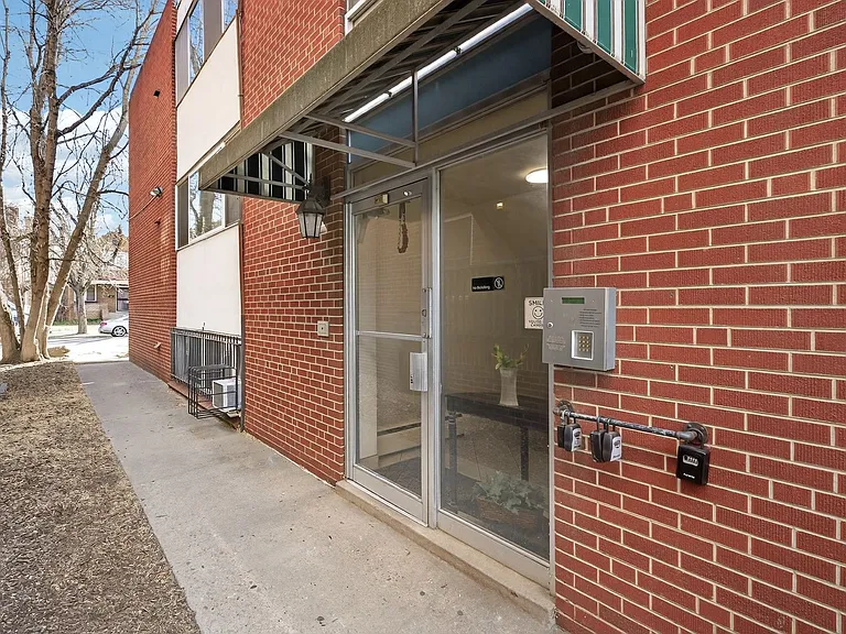 985 N Corona St #202 — Photo 25