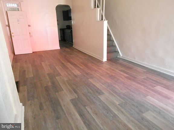 3rd image of 608 E Clementine St