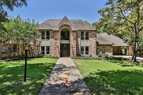810 Herdsman Dr Photo 1