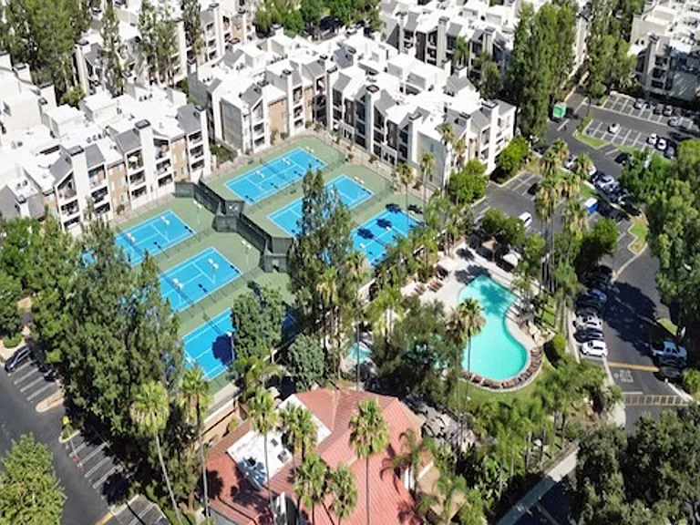 21550 Burbank Blvd #312 — Photo 2