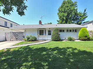 162 Southwood Cir, Syosset, NY 11791