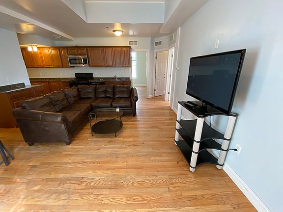 3rd image of 915 Oakland Ave APT 5