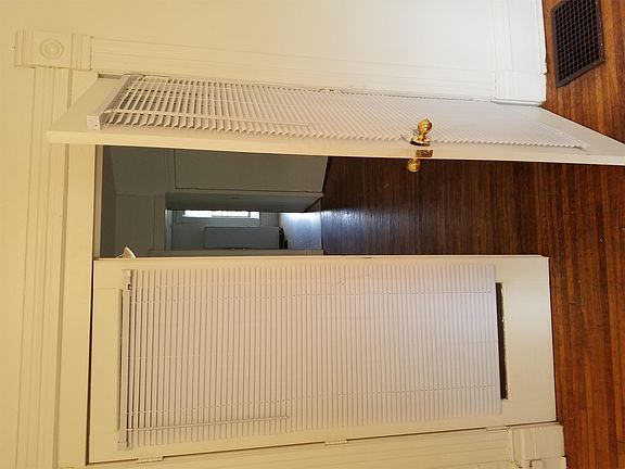 5th image of 1221 Iowa St #1