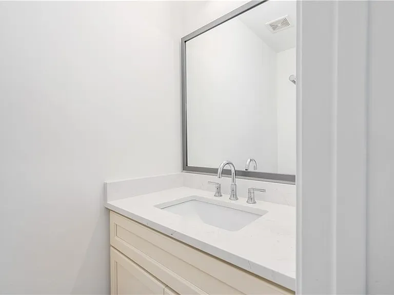704 Durant Pl NE #B — Photo 12