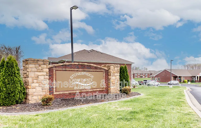 1101 Stonebench Cir — Photo 1
