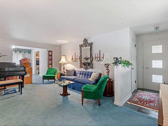 3rd image of 757 Artvue Dr