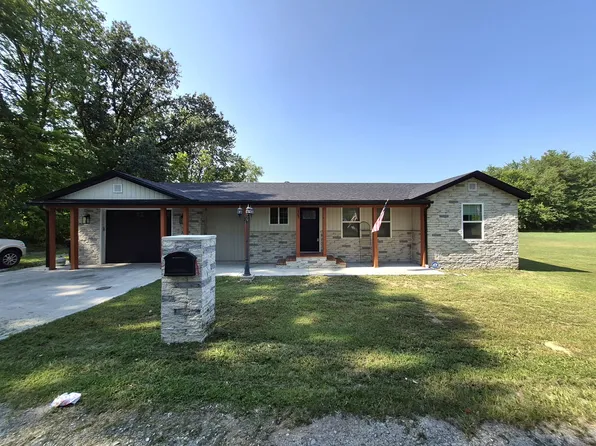 509 W Maple St, Buckner, IL 62819
